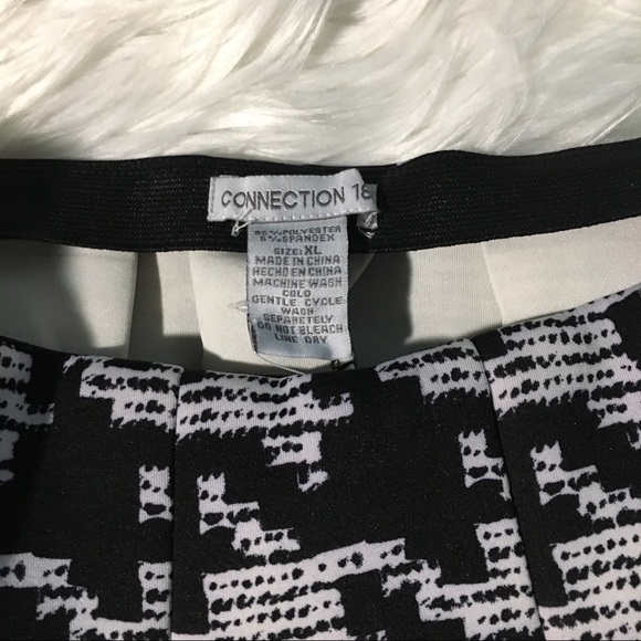 🛍Connection 18 Mini Skirt🛍 - Picture 2 of 3